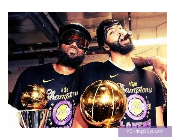 快船拒湖人逆转 哈登詹姆斯赛后深情拥抱